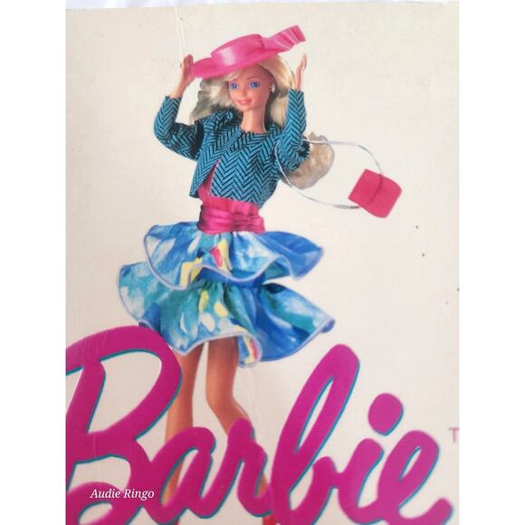 Vintage “Barbie in Fashion” Hardcover Book – A Tiny Folio® – Abbeville Press - Picture 3 of 11